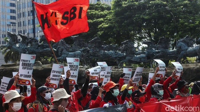 Potret Peringatan Hari HAM Internasional di Jakarta Sejumlah massa dari Buruh dan Mahasiswa menggelar aksi untuk memperingati hari HAM Internasional di Kawasan Patung Kuda, Jakarta, Jumat (10/12/2021).