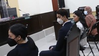 Ketiganya juga diwajibkan membayar denda masing-masing Rp 50 juta. Apabila tidak dibayar, gantinya hukuman penjara satu bulan. (Foto: Palevi/detikcom)