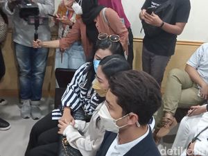 Rachel Vennya Tegang di Sidang, Bestie Datang Mendukung