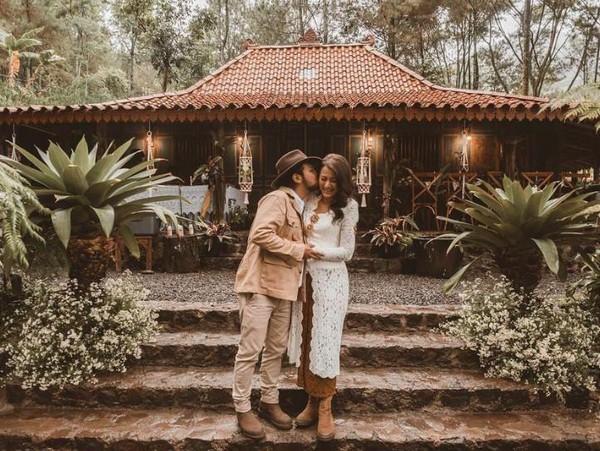 Lika Romanning yalangoch fotosurati