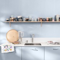 Biru langit sebagai tren warna 2022 juga dapat Anda aplikasikan untuk dapur. Kehadiran warna tersebut bisa bikin hati bersukacita saat menyiapkan masakan untuk orang tercinta di rumah. (Foto: Dok: Dulux/Akzo Nobel)