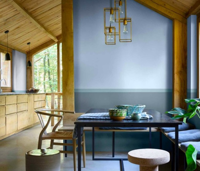 Seperti namanya, Bright Skies terinspirasi oleh warna biru langit yang segar dan cerah. Tema warna tersebut merepresentasikan optimism diklaim dapat merangsang ide-ide kreatif dalam menyongsong masa depan yang cerah setelah bergelut dengan pandemi selama hampir dua tahun. (Foto: Dok: Dulux/Akzo Nobel)