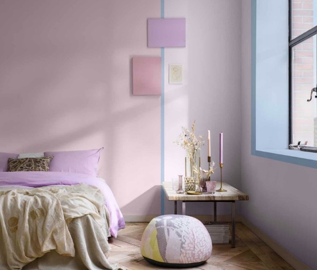 Hadirkan sentuhan feminin dengan kombinasi pink pastel sebagai warna utama. Biru langit hadir di kusen jendela, seolah warnanya menyatu dengan langit di luar. (Foto: Dok: Dulux/Akzo Nobel)