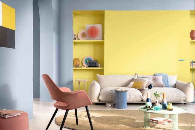 Pemilihan warna-warna cerah seperti biru langit, tambah Mande, dapat mengakomodasi perubahan fungsi rumah tersebut. Dengan kata lain, warna ini dapat menciptakan rasa betah saat WFH. (Foto: Dok: Dulux/Akzo Nobel)