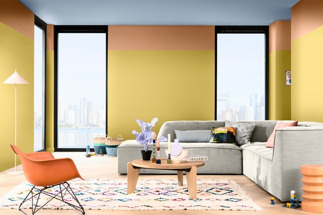 Selain dinding, warna biru langit juga bisa diaplikasikan pada plafon rumah sehingga ruangan terasa lebih lapang. (Foto: Dok: Dulux/Akzo Nobel)