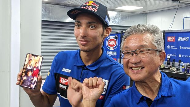 Toprak Razgatlioglu dan President Diretur PT YIMM Minoru Morimoto