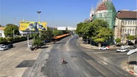 Dalam aksi yang dirancang bertepatan dengan Hari Hak Asasi Manusia Internasional, jalan-jalan di kota-kota di seluruh negeri tampak sepi pada Jumat karena orang-orang sangat mengindahkan seruan untuk tinggal di rumah.