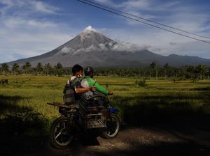 Hujan Lebat di Lereng dan Puncak Semeru Berpotensi 3 Hari ke Depan