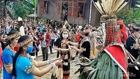 Hudoq merupakan tarian ungkapan syukur yang digelar oleh sub-etnis dayak di Kalimantan Timur.