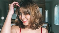 Padahal foto-foto yang diposting terkadang adalah unggahan yang sederhana saja tapi ribuan komentar netizen terlihat di sana. Foto: Awkarin/ Instagram