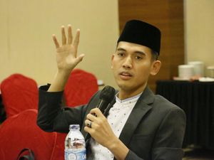Ketua Bidang Fatwa MUI Serukan Saf Salat Jemaah Kembali Dirapatkan