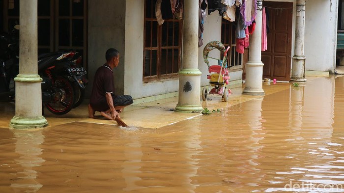 Banjir di permukiman Tegalsambi Jepara ini disebabkan karena luapan Sungai Sungapan, Sabtu (11/12/2021) dini hari.