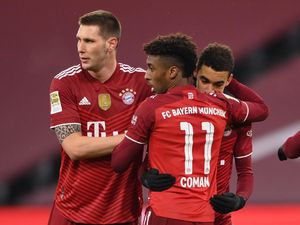 Bayern Hajar Stuttgart 5-0, Gnabry-Lewandowski Pahlawannya