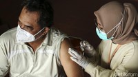 Dinas Kesehatan Kota Bekasi pun terus mengimbau warga, terutama lansia untuk sesegera mungkin mengikuti vaksinasi untuk mencegah penyebaran virus COVID-19.