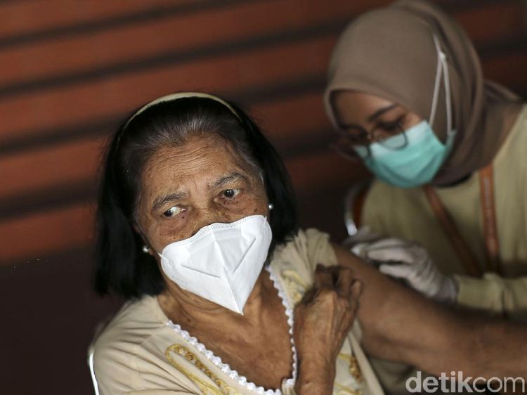 Bekasi Kebut Vaksinasi Lansia dan Komorbid