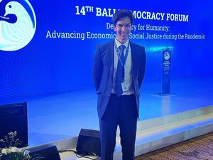 Bikin Bangga! Dimas Beck Jadi Pembicara di Forum Internasional