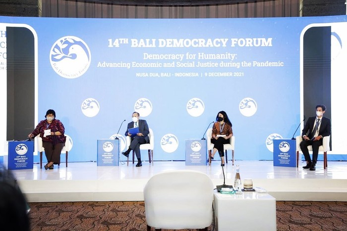 Bikin Bangga! Dimas Beck Jadi Pembicara di Forum Internasional Bikin Bangga! Dimas Beck Jadi Pembicara di Forum Internasional