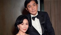 Mereka tampak serasi menghadiri setiap event di sela-sela kesibukannya. Foto: Tony Leung/ Carina Lau Instagram