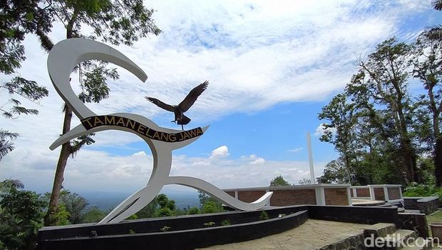 Gunung Tidar kini memiliki destinasi gardu pandang Taman Elang, hingga Monumen Tanah Air Satu Bangsa