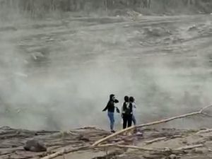 Erick Thohir Kerahkan BUMN Bantu Korban Erupsi Gunung Semeru