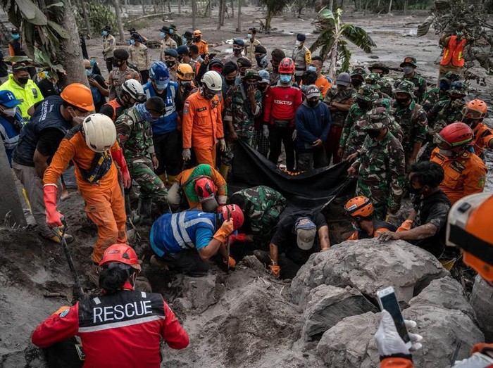 gunung semeru usai erupsi
