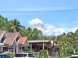 Kondisi Semeru Cerah, Pencarian Korban Erupsi Kembali Dilakukan di 5 Titik