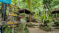 Faslirasnya ada kamar mandi, musalla, toilet hingga tempat camping. Tak ketinggalan, ada pendopon restoran hingga restoran. (Jalu Rahman Dewantara/detikcom)
