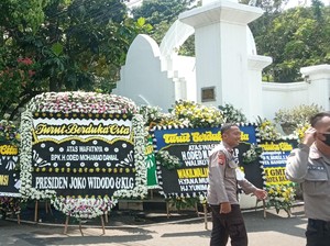Mang Oded Wafat, Karangan Bunga Duka Cita Penuhi Pendopo Kota Bandung