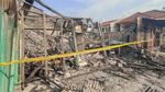 Potret 4 Bangunan di Jakut Hangus Terbakar Akibat Gas Bocor
