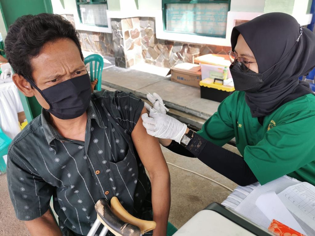 Komunitas Mobil Sienta Tosca gelar vaksin