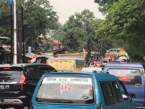 Lalin Macet Imbas Pemeriksaan Gage Depok, Petugas Loloskan Mobil Pelat Genap