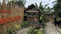 Pintu masuk AEWO Mulyaharja dengan harga tiket Rp10.000 per orang. Sayangnya, area parkir untuk kendaraan roda empat terbilang terbatas.
