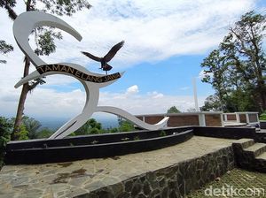 Mantap, Kini Gunung Tidar Dilengkapi Gardu Pandang Taman Elang