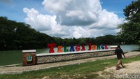 Objek wisata ini selalu ramai oleh pengunjung yang ingin menikmati keindahan telaga.