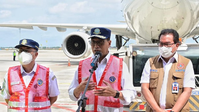 Menhub Budi menjelaskan bahwa Bandara Soekarno-Hatta (Soetta) adalah bandara tersibuk di Tanah Air dengan pergerakan pesawat maupun penumpang per harinya terus meningkat. Di Bandara Soetta ada 700 pergerakan pesawat take off dan landing per hari dan sekitar 4.000 orang penumpang kedatangan dari luar negeri.