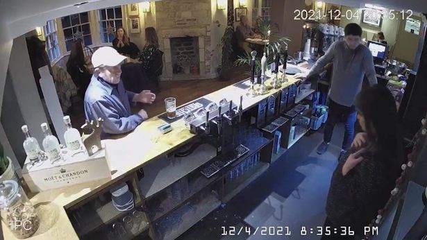 Merinding! CCTV Tangkap Momen Gelas Tiba-tiba Pecah di Pub Berhantu