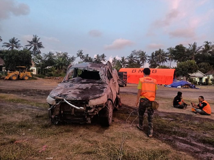 mobil relawan uns solo terjebak lahar dingin dievakuasi