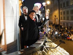 Ekspresi Dua Jurnalis Saat Terima Nobel Perdamaian