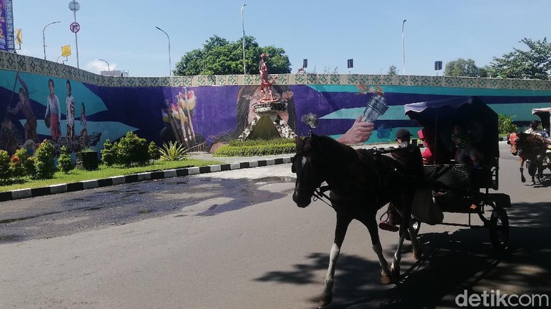 Patung Obor salah satu ikon Kota Solo yang kini bak tenggelam gegara Overpass Manahan