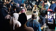 Isak Tangis Iringi Pemakaman Wali Kota Bandung Oded di Tasikmalaya