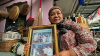 Jamu tradisional itu sendiri memiliki berbagai jenis, mulai dari yang berbentuk kapsul, tablet, sachet, hingga jamu gendong seperti ini. Jamu tradisional atau jamu gendong inilah yang masih banyak digemari masyarakat dari beragam kalangan.