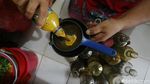 Kisah Penjual Jamu Jakarta, Menggendong Asa di Ibu Kota
