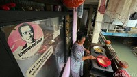 Meskipun harus berjalan di bawah terik matahari, mereka mengaku ikhlas menjalaninya. Dan kondisi pandemi tidak lantas mematikan jenis usahanya. Jamu-jamu itu dijual dengan harga Rp 6.000-Rp 10.000 per gelasnya. Pembeli juga dapat membungkus jamu-jamu tersebut.