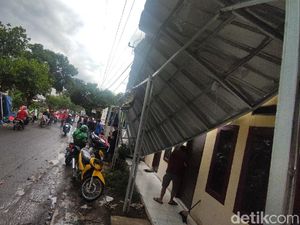 Belasan Rumah di Cianjur Porak-poranda Diterjang Puting Beliung
