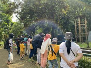 Ragunan Ramai Akhir Pekan Ini, Sejumlah Pengunjung Abai Lepas Masker