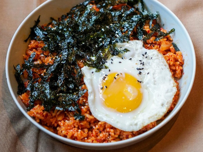 Resep Nasi Goreng Kimchi Yang Pedas Nendang Mengenyangkan