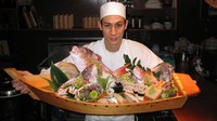  Kalau mau makan sushi hingga seafood segar khas Jepang di Miami, bisa berkunjung ke Naoe. Restoran yang menawarkan makanan Jepang mewah ini, hanya memiliki 8 tempat duduk. Foto: Site News