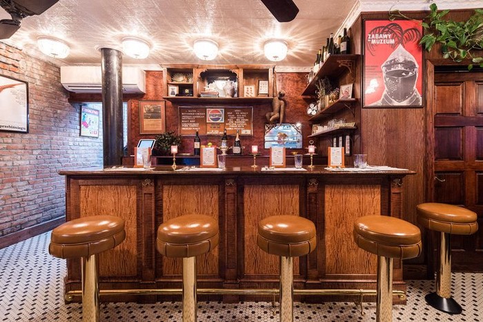 Restoran Terkecil dan Terbaik di Dunia Ini Punya Desain yang Menarik Restoran Terkecil dan Terbaik di Dunia Ini Punya Desain yang Menarik