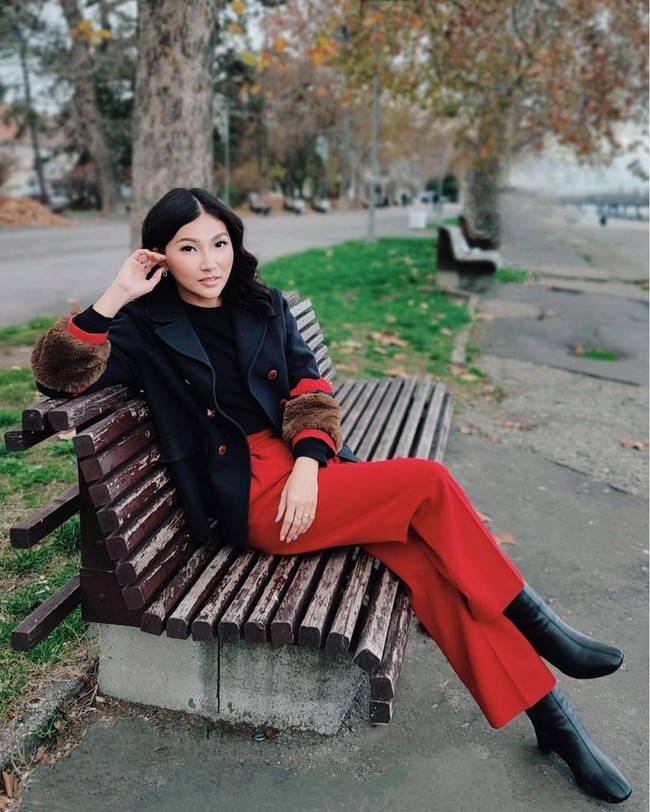 Sarwendah sendiri merupakan salah satu artis tanah air yang terkenal cukup senang menggunakan daster. Kalau yang satu inii penampilannya saat tidak mengenakan daster. Kamu lebih suka yang mana nih? Foto: Instagram/@sarwendah29