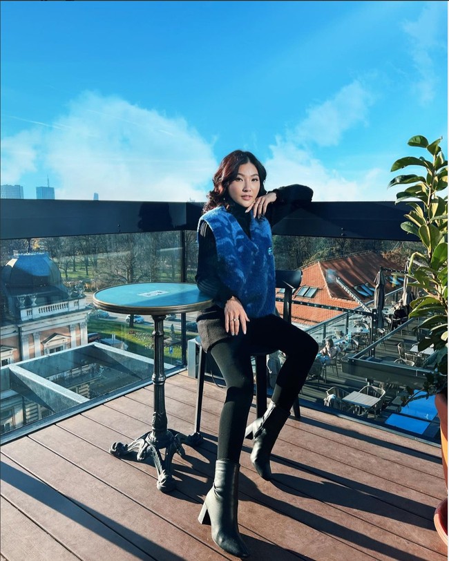 Sarwendah baru-baru ini diketahui tengah menghabiskan waktu berliburnya untuk mengunjungi beberapa negara di Eropa. Foto-foto momen liburannya pun tampak diunggah oleh istri Ruben Onsu ke akun Instagram pribadinya. Foto: Instagram/@sarwendah29